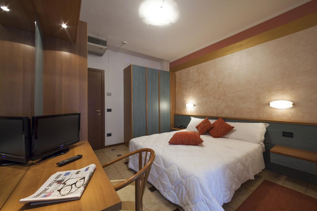 Hotel Dolci Colli Пескьера-дель-Гарда Экстерьер фото